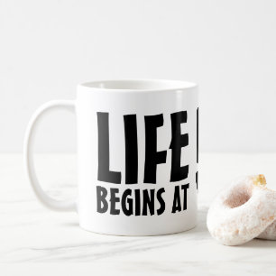 Livet börjar vid femtio lustiga 50 Födelsedagsfe Kaffemugg