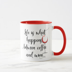 Livet Händer Mellan Kaffe Och Vinmugg Mugg