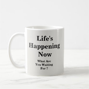 Livet händer nu - Mugg-A-Tude Kaffemugg