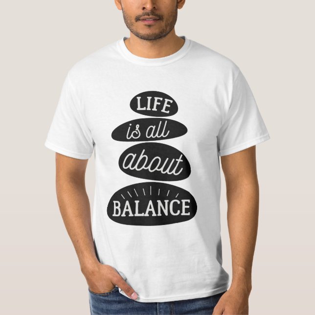 Livet handlar bara om balans| Motiveringsoffert T Shirt (Framsida)