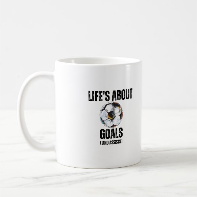 Livet Handlar Om Mål Och Assist Fintligt Fotboll Kaffemugg (Vänster)