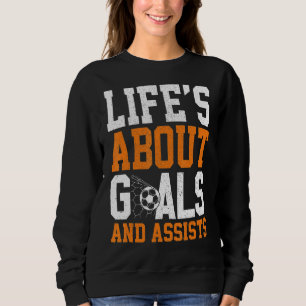 Livet handlar om mål och hjälper fotbollsspelaren t shirt