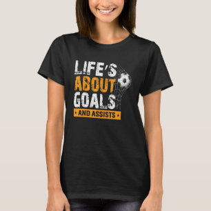 Livet handlar om mål och hjälper fotbollsspelaren t shirt