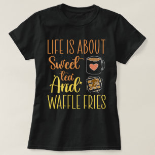 Livet handlar om söttea och våffelfluga. t shirt