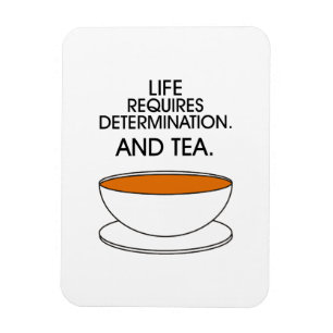 Livet kräver beslutsamhet. Och te. Tea-citat Magnet