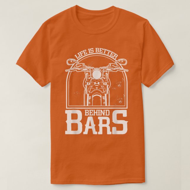 Livet ligger bättre bakom Pub Chopper-motorcykeln  T Shirt (Design framsida)