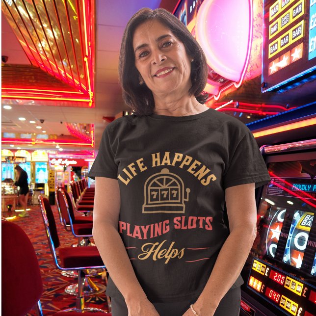 Livet spelar kortplatser hjälper t shirt (Life Happens Playing Slots Helps)