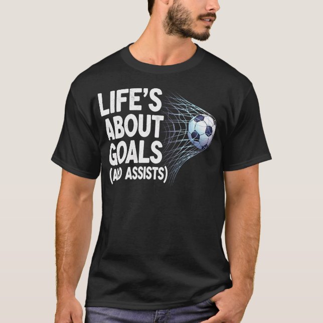 Livets är Mål Och Assists Rolig Fotboll T Shirt (Framsida)