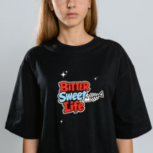 Livets Bittersöta Färgrika Typografi T-Shirt