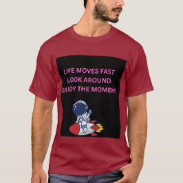 Livets Flyttar Sig Snabbt Astronaut Raket Röd Herr T Shirt