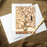 Livets träd Gustav Klimt Kort<br><div class="desc">Ett hälsningskort som skildrar Gustav Klimts symboliska målning, med titeln Livets träd, är ett vackert och berikande biet av konst som har anpassats till olika hälsningskort. Den ursprungliga teckningen skapades i C. 1909 som en vattenfärgsskiss som en förberedelse för frys vid den luxuriösa Palais Stoclet i Bryssel. Frysen i sig...</div>