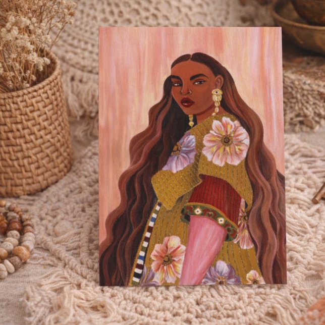Livfull afrobohemisk kvinna målar boho vykort (Skapare uppladdad)