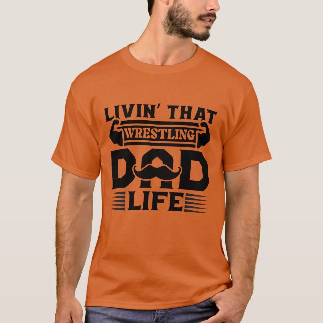 Livin that Wrestling Pappa Life T Shirt (Framsida)