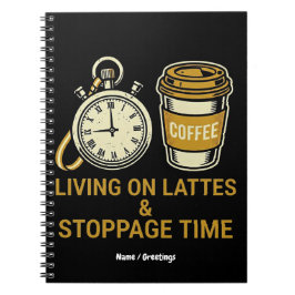 Living on Lattes & Stoppage Time Funny Soccer Mom Anteckningsbok