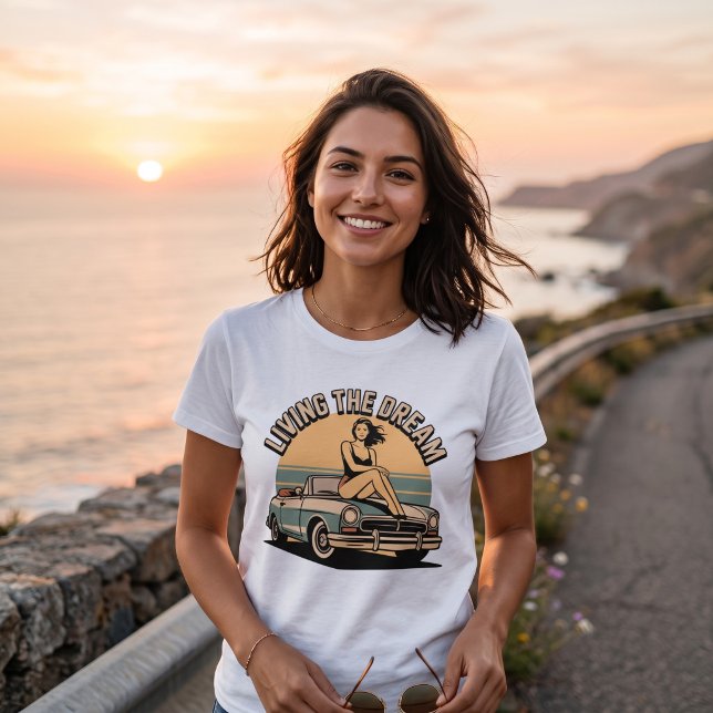 Living the Dream Retro Car Sunset Tee (Skapare uppladdad)