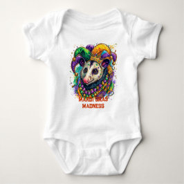 Livlig Mardi Gras-pungpossumm i narrmask och pärlo T Shirt