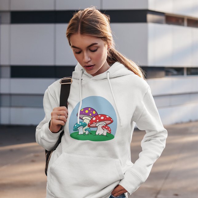 Livlig Trattsvamp Trädgård T Shirt (Skapare uppladdad)