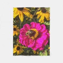 Livliga blommor med biet