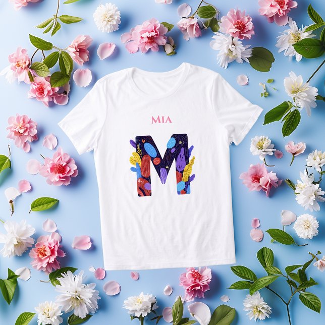 Livsglad monogram - Bokstav M Konstnärlig födelsed T Shirt (Skapare uppladdad)