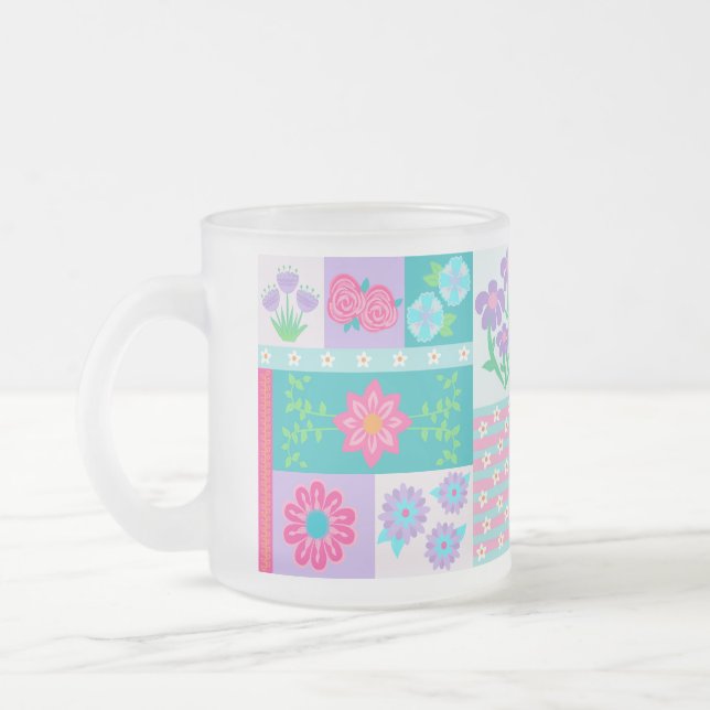 Livsglada blommande blommor design frostad glasmugg (Vänster)