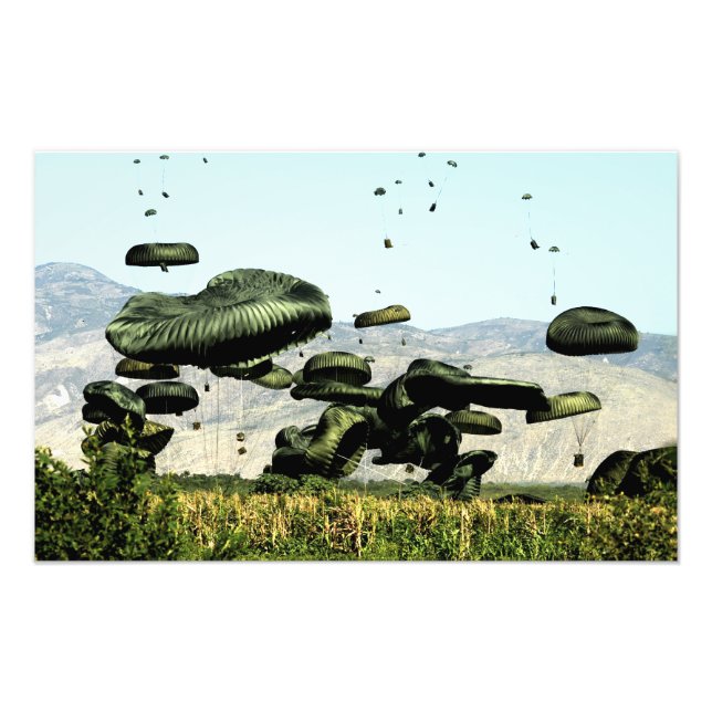 Livsmedelsbuntar och vatten levereras till luft fototryck (Framsidan)