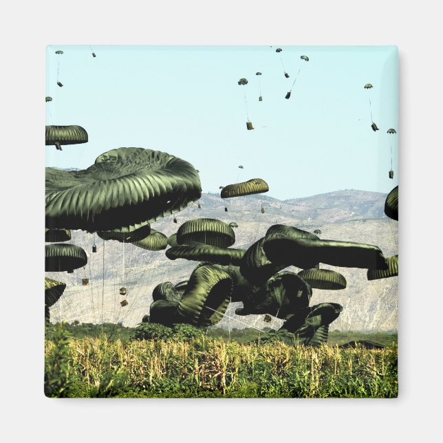 Livsmedelsbuntar och vatten levereras till luft magnet (Framsidan)