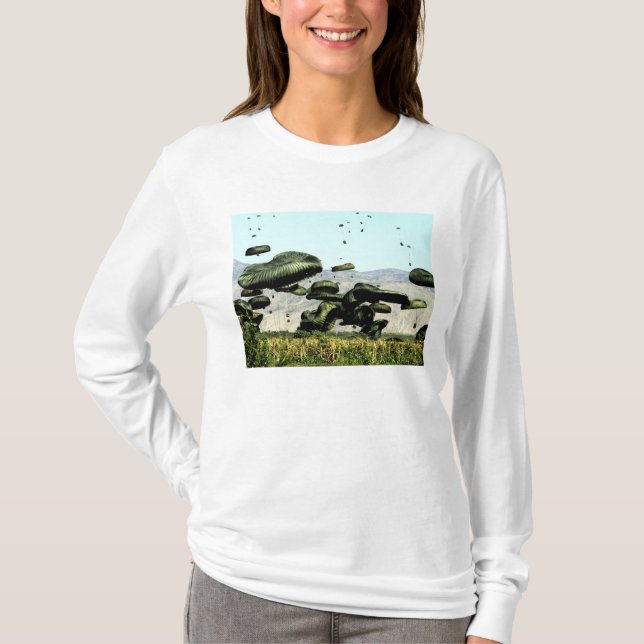 Livsmedelsbuntar och vatten levereras till luft t shirt (Framsida)