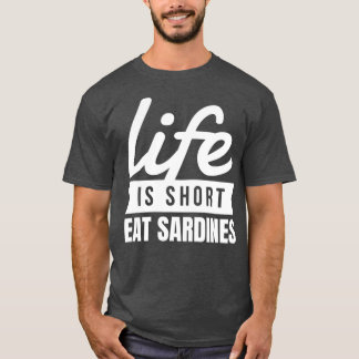 Livsmedelstiden i roligt är Kort Eat Sardines livs T Shirt