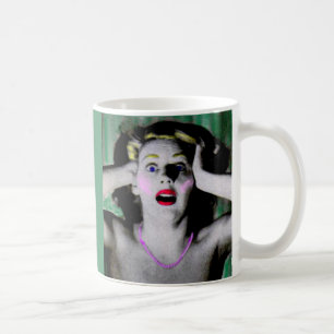 Liz är skräckslagen och livrädd kaffemugg