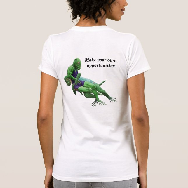 Lizard Warrior Wrestling Sport Fantasy Art T-Shirt (Baksida)