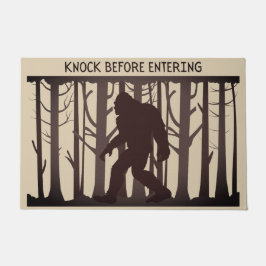 Ljuny Bigfoot Sasquatch silhouette knackar före