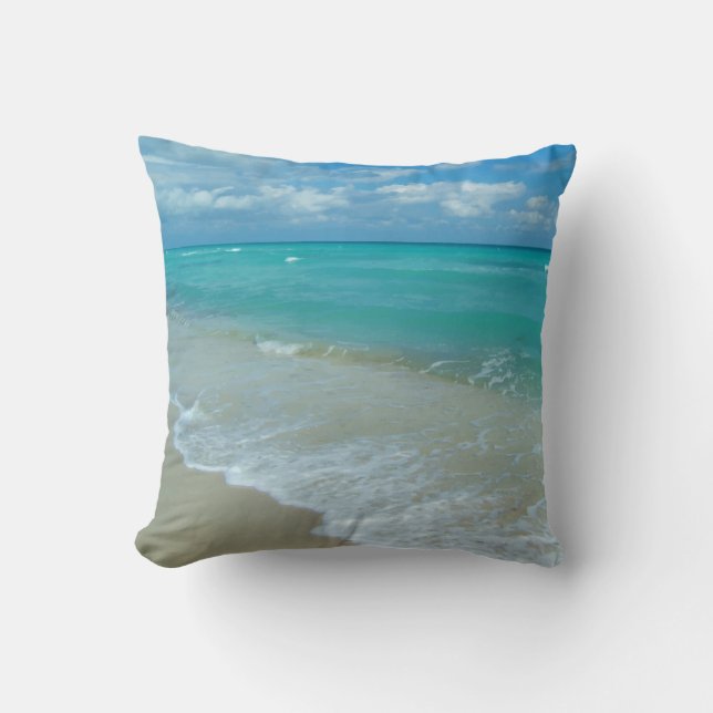 Ljus Aqua White Vågar-krasch på Beach Shore Kudde (Framsida)