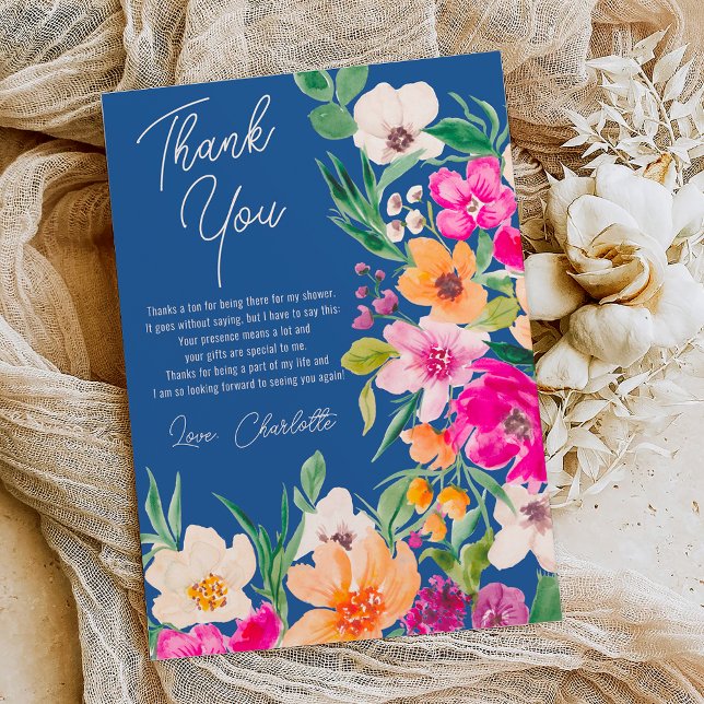 Ljus dristig vilda blommor skrift bröllopsdusch tack kort (Bright bold wild flowers script bridal shower thank you card on blue)
