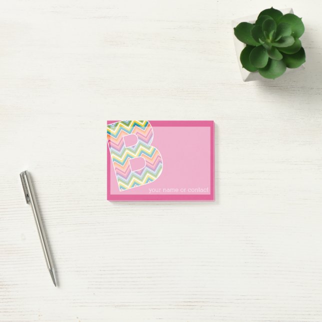 Ljus färgrik Chevron-mönster Anpassad monogram B Post-it Block (Kontor)
