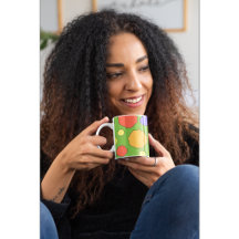 Ljus fet färgglad prickig kaffekopp
