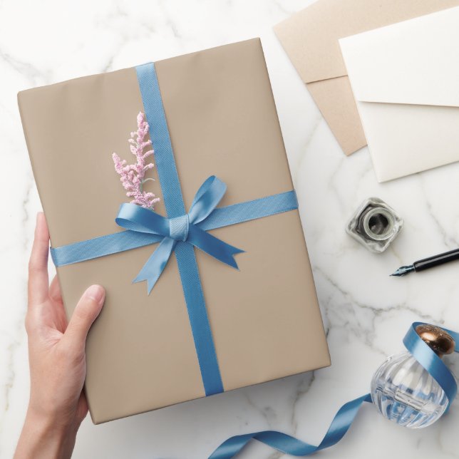 Ljus fransk beige vår sommar trendande färg presentpapper (Gifting)