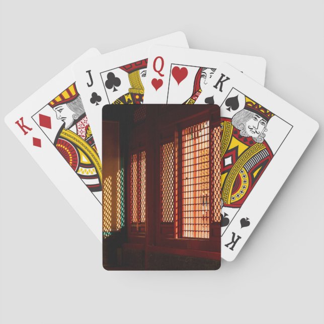 Ljus genom nätfönsteröppningar casinokort (Baksidan)