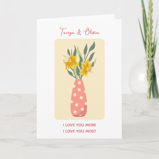 Ljus gul blomsterarrangemang i prickig vas kort (Framsida)