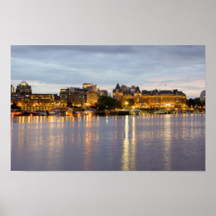 Ljus i natt vid Victoria Harbour Poster