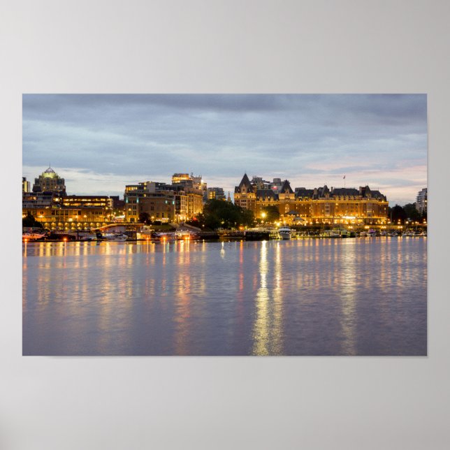 Ljus i natt vid Victoria Harbour Poster (Framsidan)