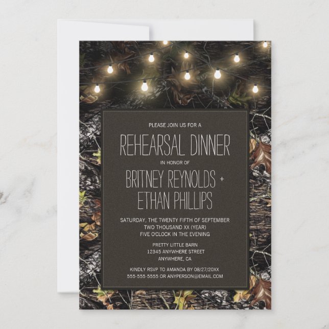 Ljus + jakt på Camo Rehearsal Dinner-inbjudan Inbjudningar (Framsida)