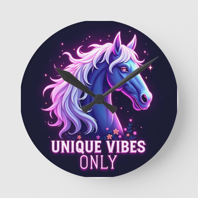 Ljus levande neonlys Hästillustration med unik tex Rund Klocka (Framsida)
