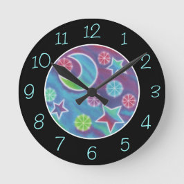 Ljus nattklocka runt svart rund klocka