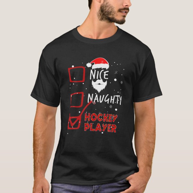 Ljus Nice Naughty Hockey Player T Shirt (Framsida)