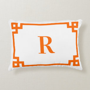 Ljus orange grekisk nyckel kant monogram prydnadskudde