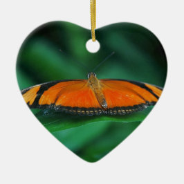 Ljus orange och svart fjäril på blad julgransprydnad keramik