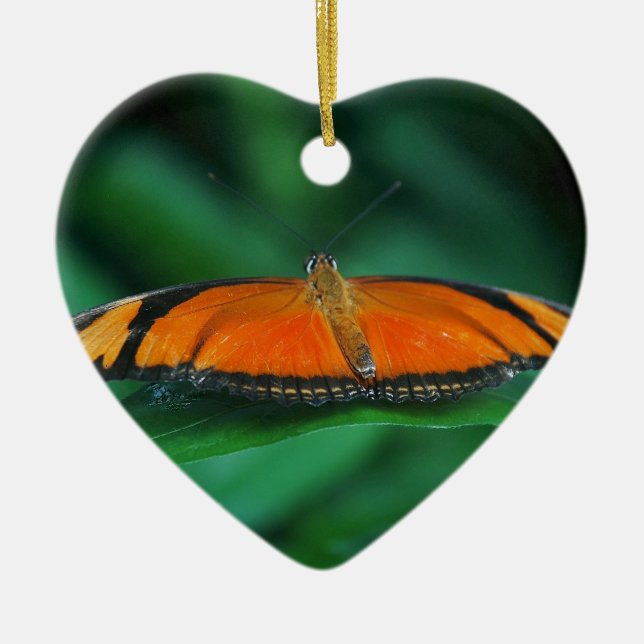 Ljus orange och svart fjäril på blad julgransprydnad keramik (Framsidan)