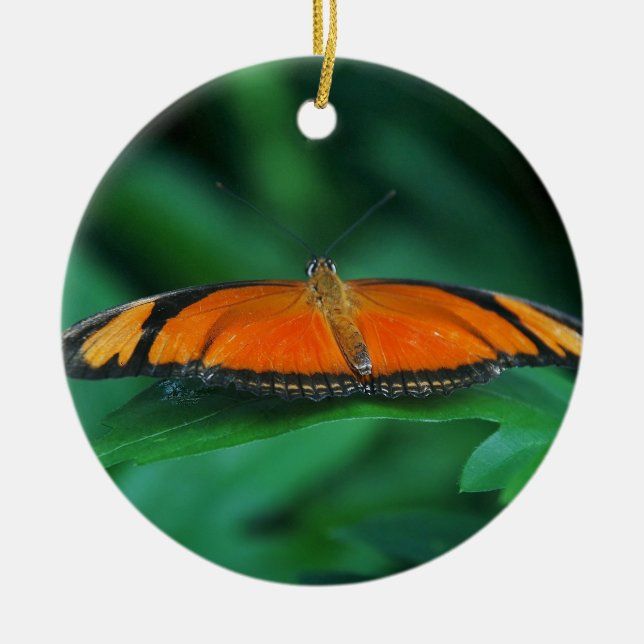 Ljus orange och svart fjäril på blad julgransprydnad keramik (Framsidan)