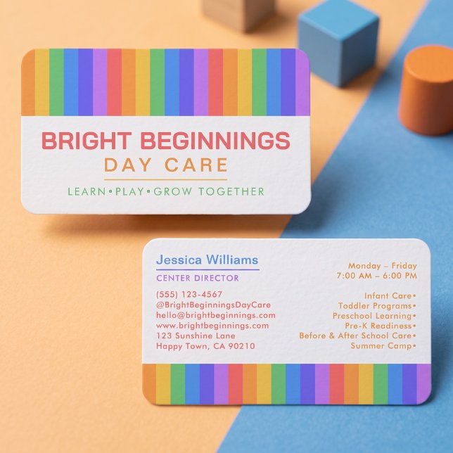 Ljus regnbågsrand modern personlig design visitkort (Simulated business cards on table)