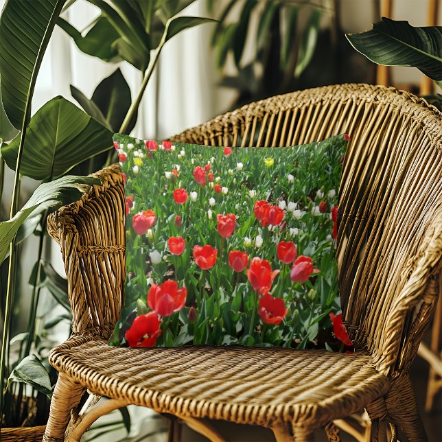 Ljus Röd Tulpan Blomsterfält Kudde (Skapare uppladdad)